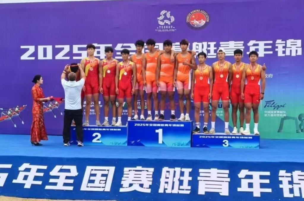 关于赛艇选手刷爆成绩，小组晋级门票在手的信息