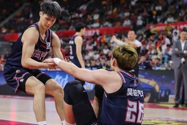 决战时刻：比赛进入白热化，胜负难辨 